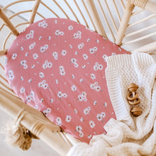 Load image into Gallery viewer, Daisy- Fitted Bassinet Sheet/ Change Pad Cover