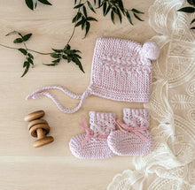 Load image into Gallery viewer, Pink Merino Wool Bonnet &amp; Booties