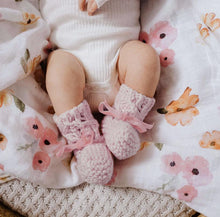 Load image into Gallery viewer, Pink Merino Wool Bonnet &amp; Booties