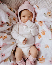 Load image into Gallery viewer, Pink Merino Wool Bonnet &amp; Booties