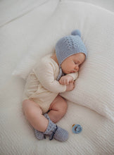 Load image into Gallery viewer, Blue Merino Wool Bonnet &amp; Booties