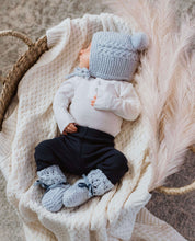 Load image into Gallery viewer, Blue Merino Wool Bonnet &amp; Booties