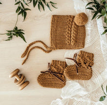 Load image into Gallery viewer, Bronze Merino Bonnet &amp; Booties