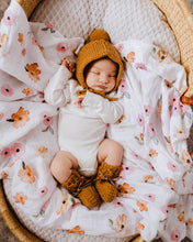 Load image into Gallery viewer, Bronze Merino Bonnet &amp; Booties