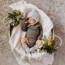 Load image into Gallery viewer, Grey Merino Wool Bonnet &amp; Booties